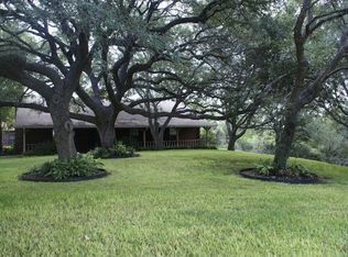 921 Schuenemann Rd, Seguin, TX 78155