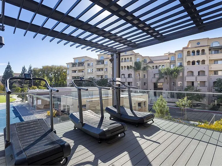 360 Luxury Apartments — Photo 18