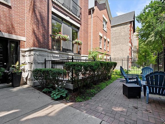 3rd image of 1242 N Maplewood Ave #2S