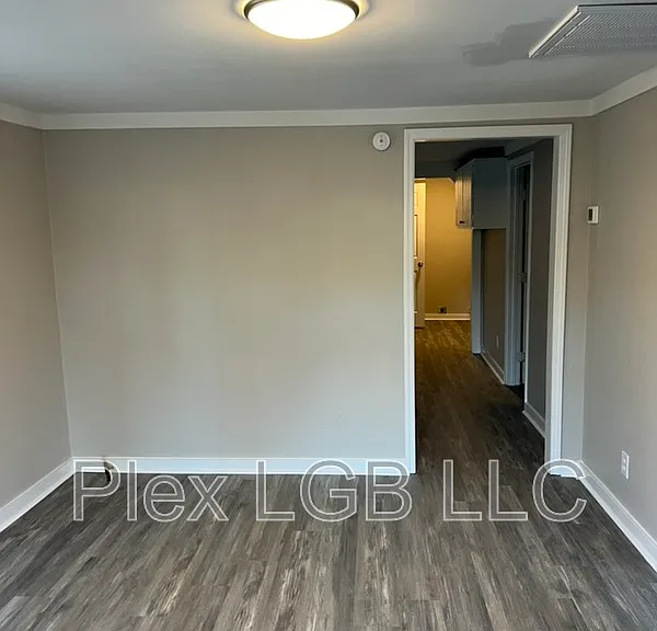 405 Render St — Photo 8