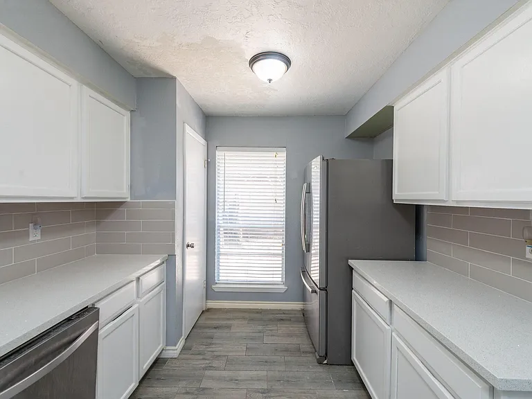 3323 Silverside Dr — Photo 7