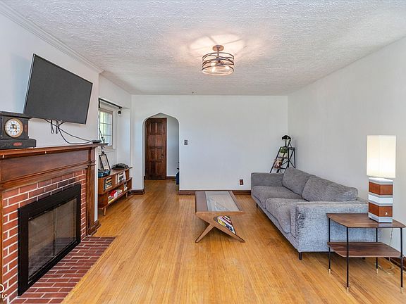3rd image of 943 N Lesley Ave