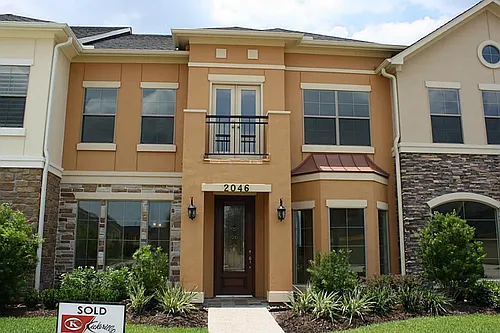 2046 Palm Forest Ln Photo 1