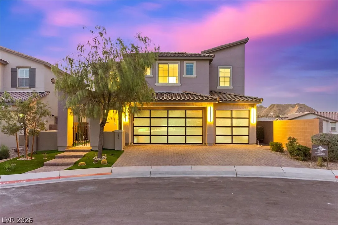 3 bed, 2.5 bath, 2565 sqft, $3,550 — Photo 1
