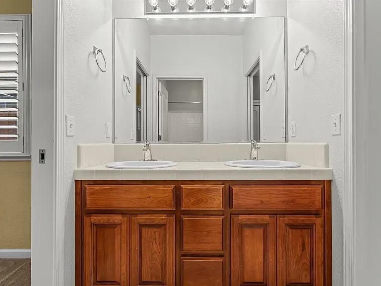 2921 Garzellis Way — Photo 27