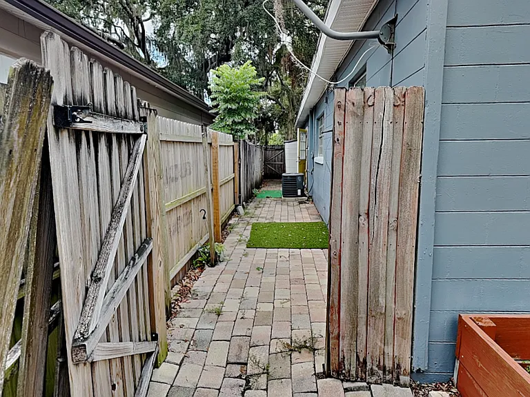 313 S Lawsona Blvd — Photo 18