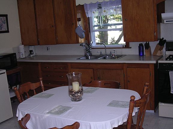 has washer/dryer hookups