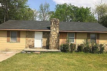 2nd image of 3815 Lindsey Dr