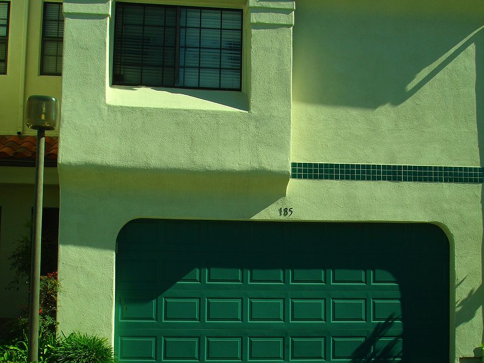 1st image of 185 Courtyard Dr