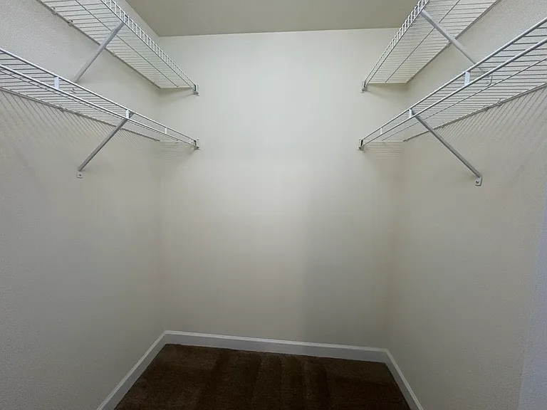 Kendall Square Apartments — Photo 63