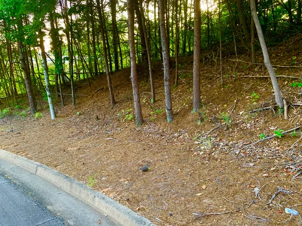 2219 Huntingdon Ct, Gainesville, GA 30506