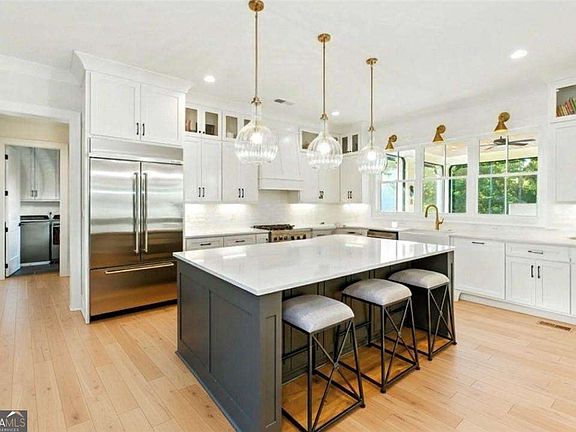 2nd image of 9 Fieldstone Ct
