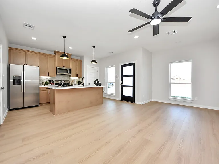 9824 Nedwald St — Photo 15