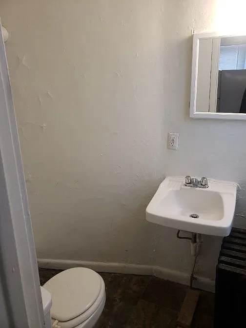 Studio, 1.0 bath, $745 — Photo 4