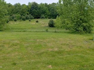 8 Sunrise Dr, Hoosick Falls, NY 12090