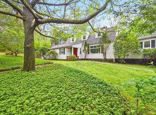 14 Powder Horn Hl, Brookfield, CT 06804