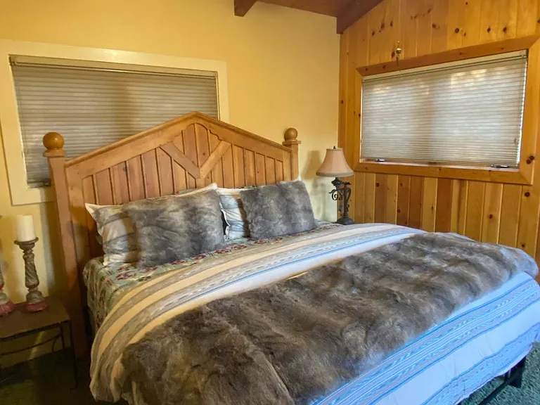 2444 Rogue River Hwy — Photo 16