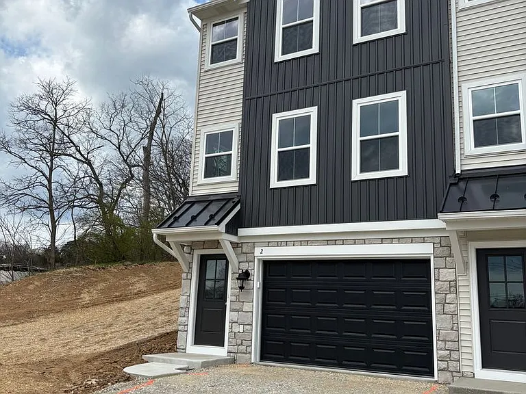 2 Meredith Way — Photo 1