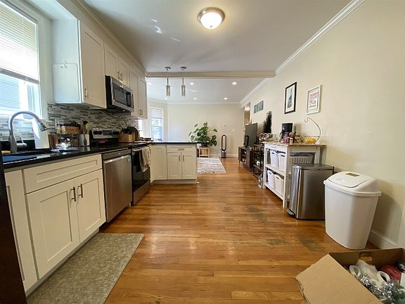 4th image of 22 Rice St