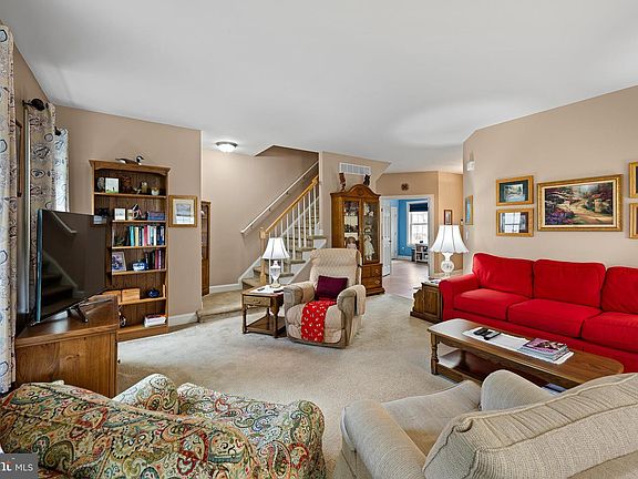 4th image of 86 Country Club Dr
