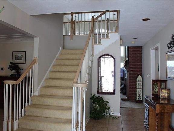 2nd image of 428 Laurel Oak Dr