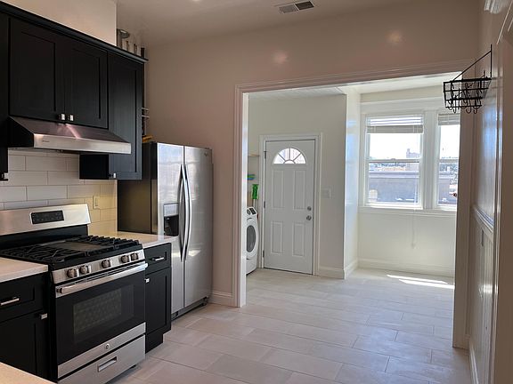 4th image of 833 Clement St