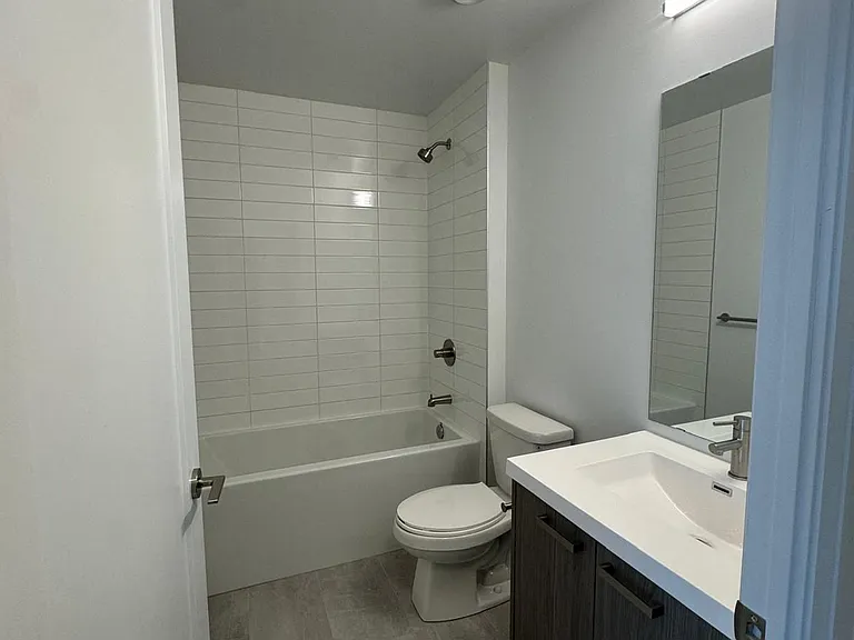 20 Soudan Ave #2204 — Photo 4