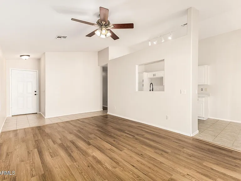 15526 W Lisbon Ln — Photo 2