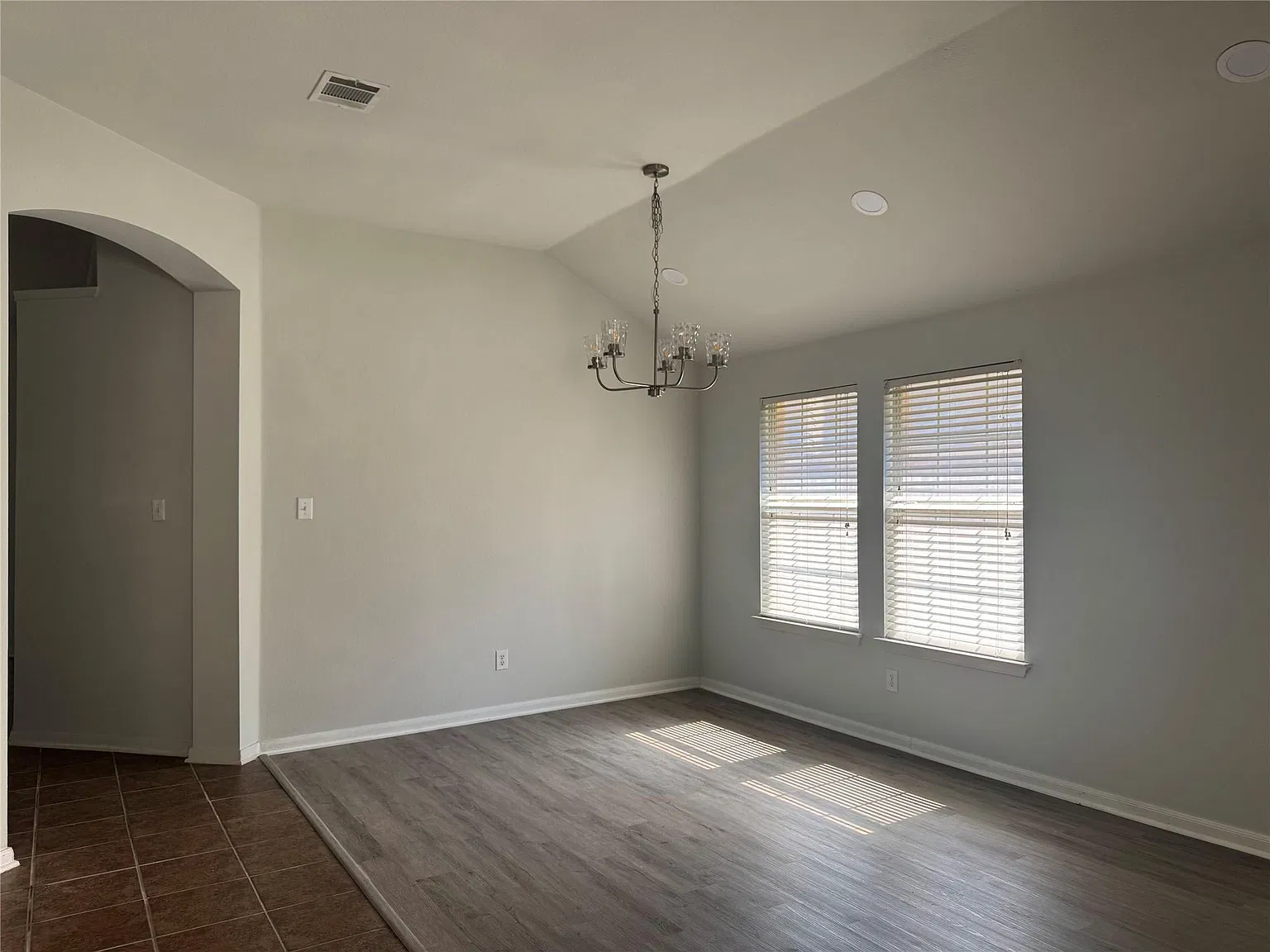 4 bed, 2.0 bath, 2130 sqft, $2,095 — Photo 3
