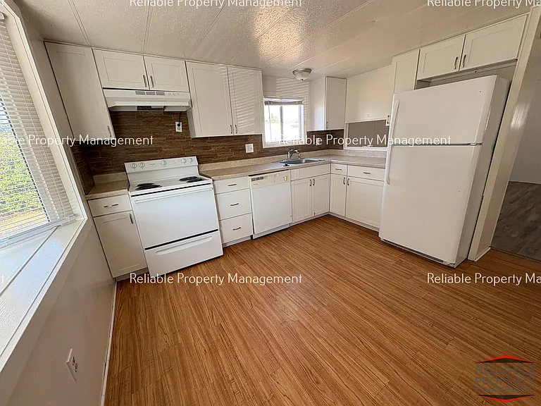 3725 Upland St — Photo 4