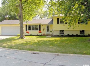1935 Parkway Dr, Bettendorf, IA 52722