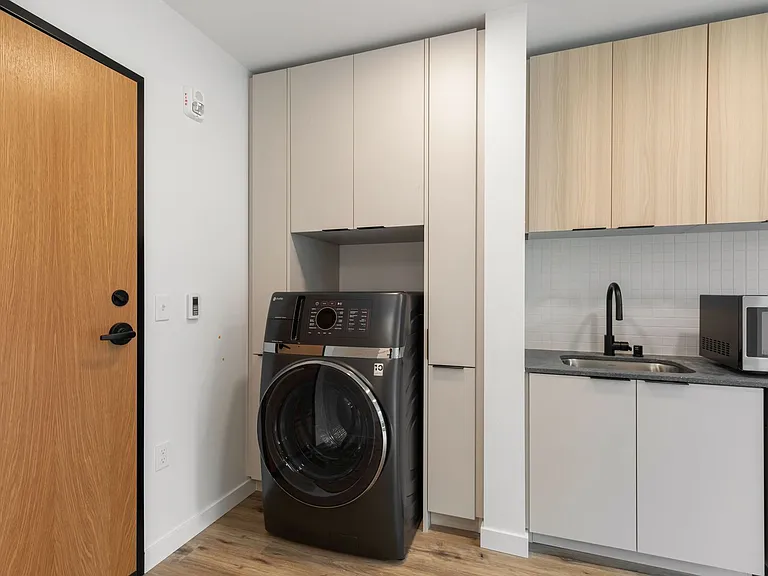 CHRONICLE: Stylish Wallingford Studios with Full Appliance Package & Premium Amenities — Photo 53