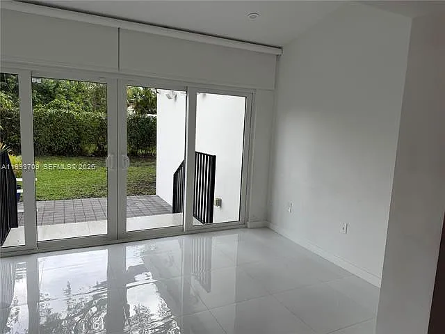 3311 Monegro St — Photo 5