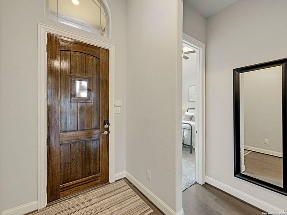 5th image of 1332 Gruene Glen St