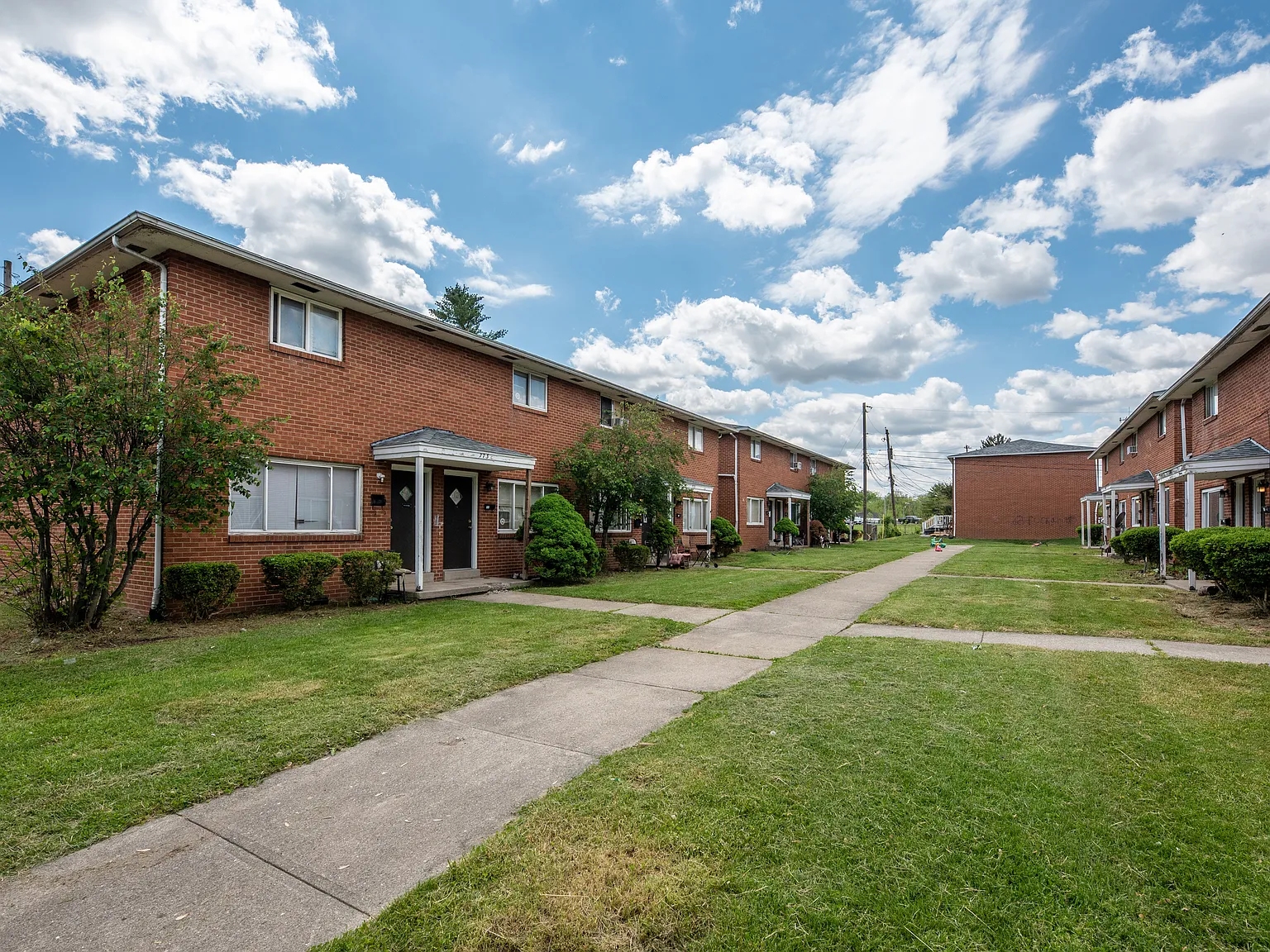 Evergreen Townhomes — Photo 3