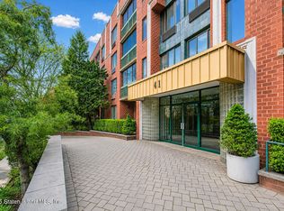 41 Wellington Ct APT 3G, Staten Island, NY 10314