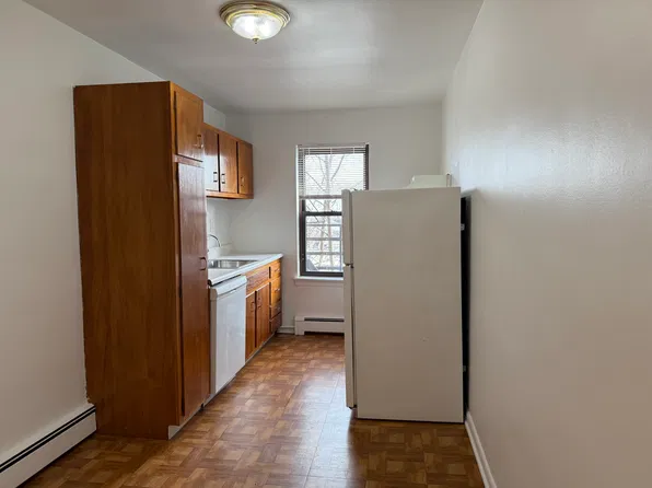 16 Roosevelt Pl APT B6, Montclair, NJ 07042
