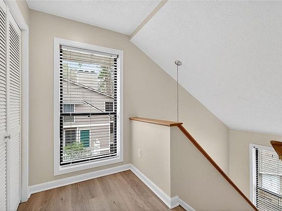 3rd image of 204 Wynnes Ridge Cir SE