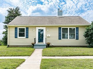310 E 9th St, Vinton, IA 52349