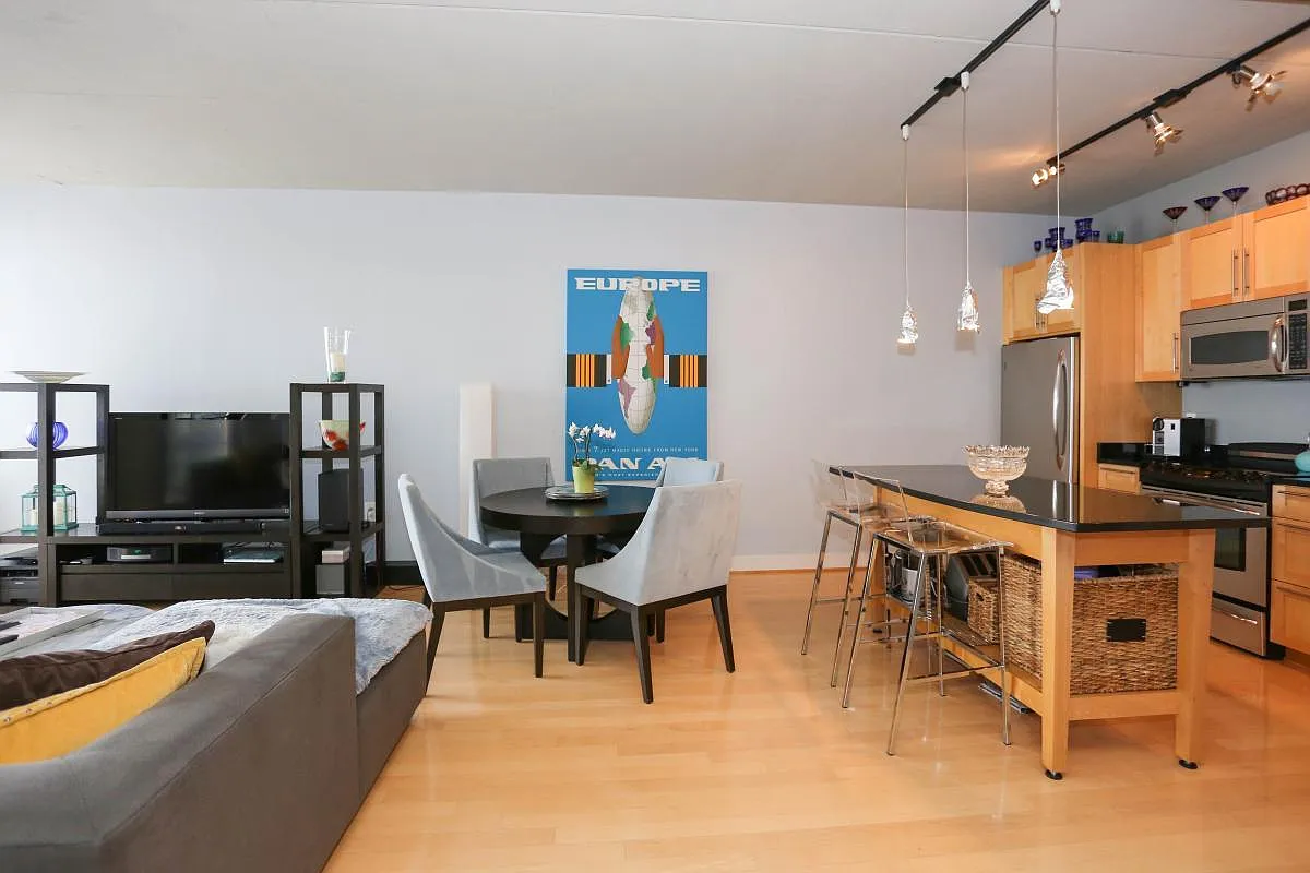 2 bed, 1076 sqft, $3,750 — Photo 4