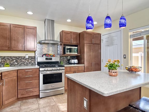 3rd image of 3110 Admiral Ave