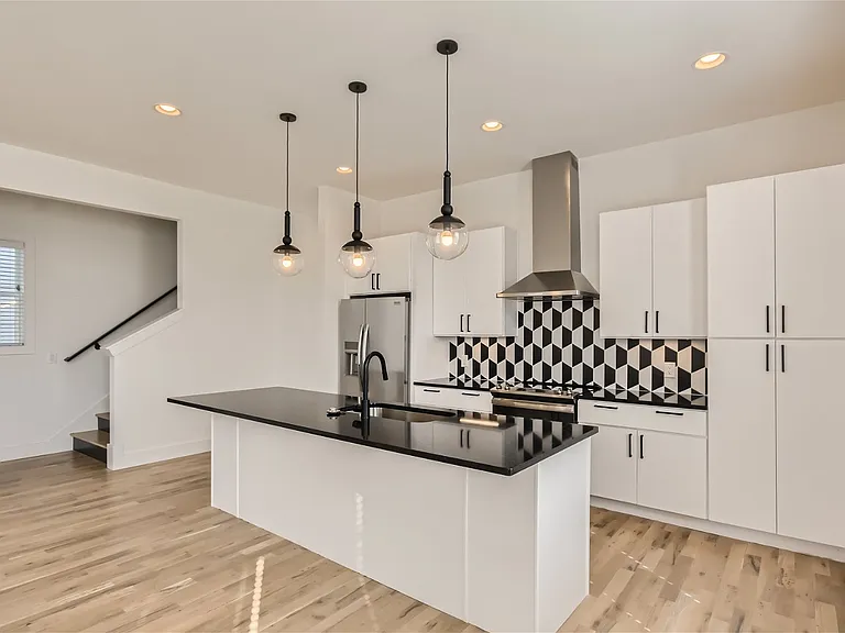 423 Serenity Ln — Photo 6