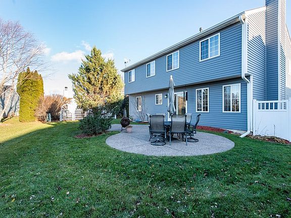 2nd image of 2028 N Amber Prairie Way