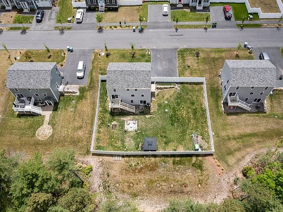4th image of 27 Copper Lantern Dr