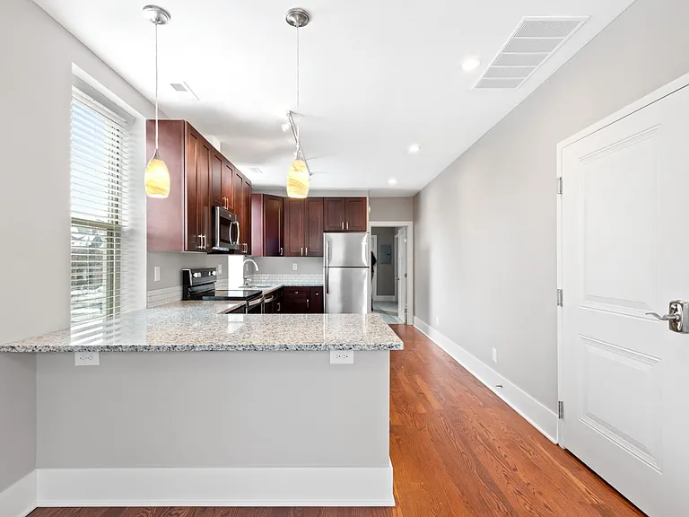 761 Oak St — Photo 7