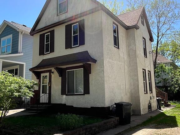 2nd image of 1030 28th Ave NE