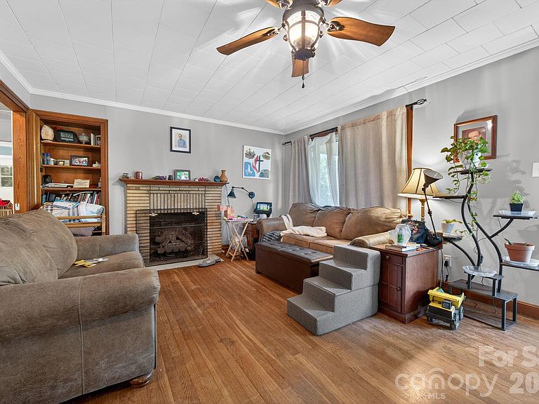 Listing photo 5