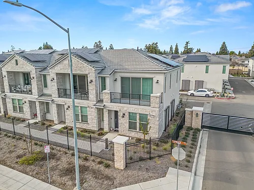 470 W Mahogany Ln Photo 1
