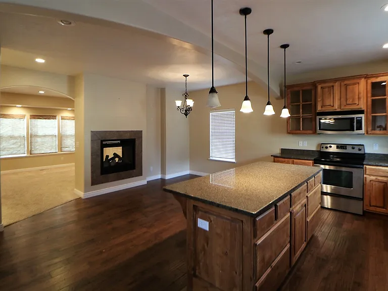853 S Crescent Row — Photo 3