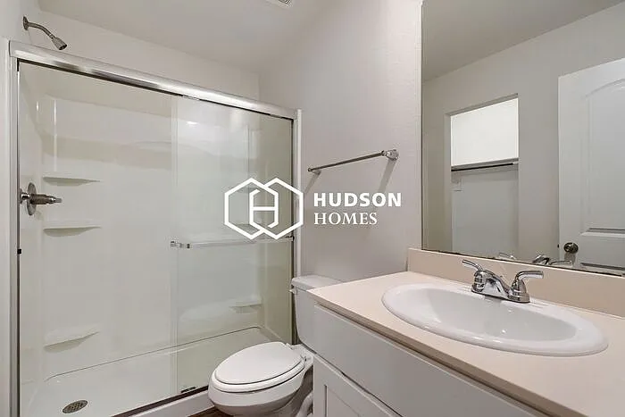 1608 E Robert St — Photo 11